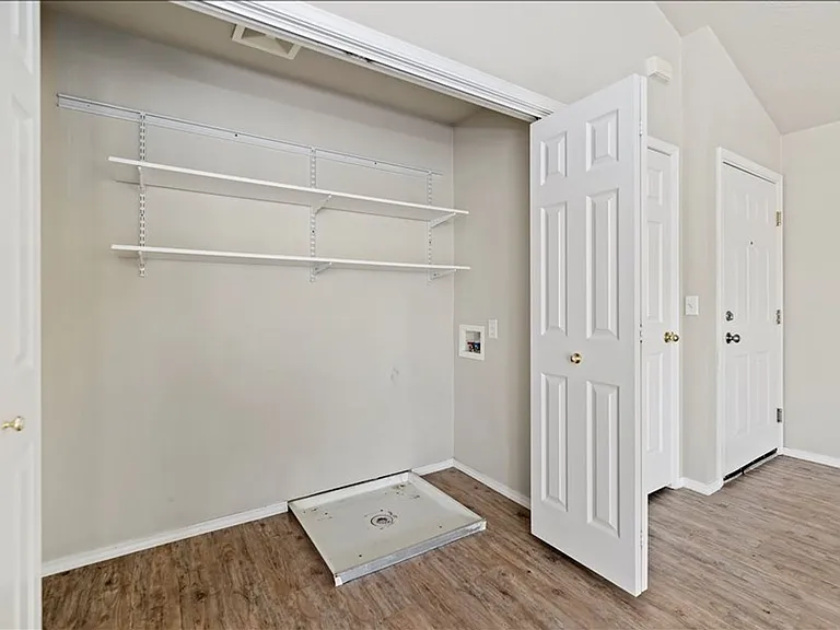 121 N Avenger Ln — Photo 21