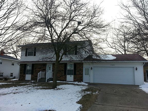 2nd image of 1018 Woodbine Cir E