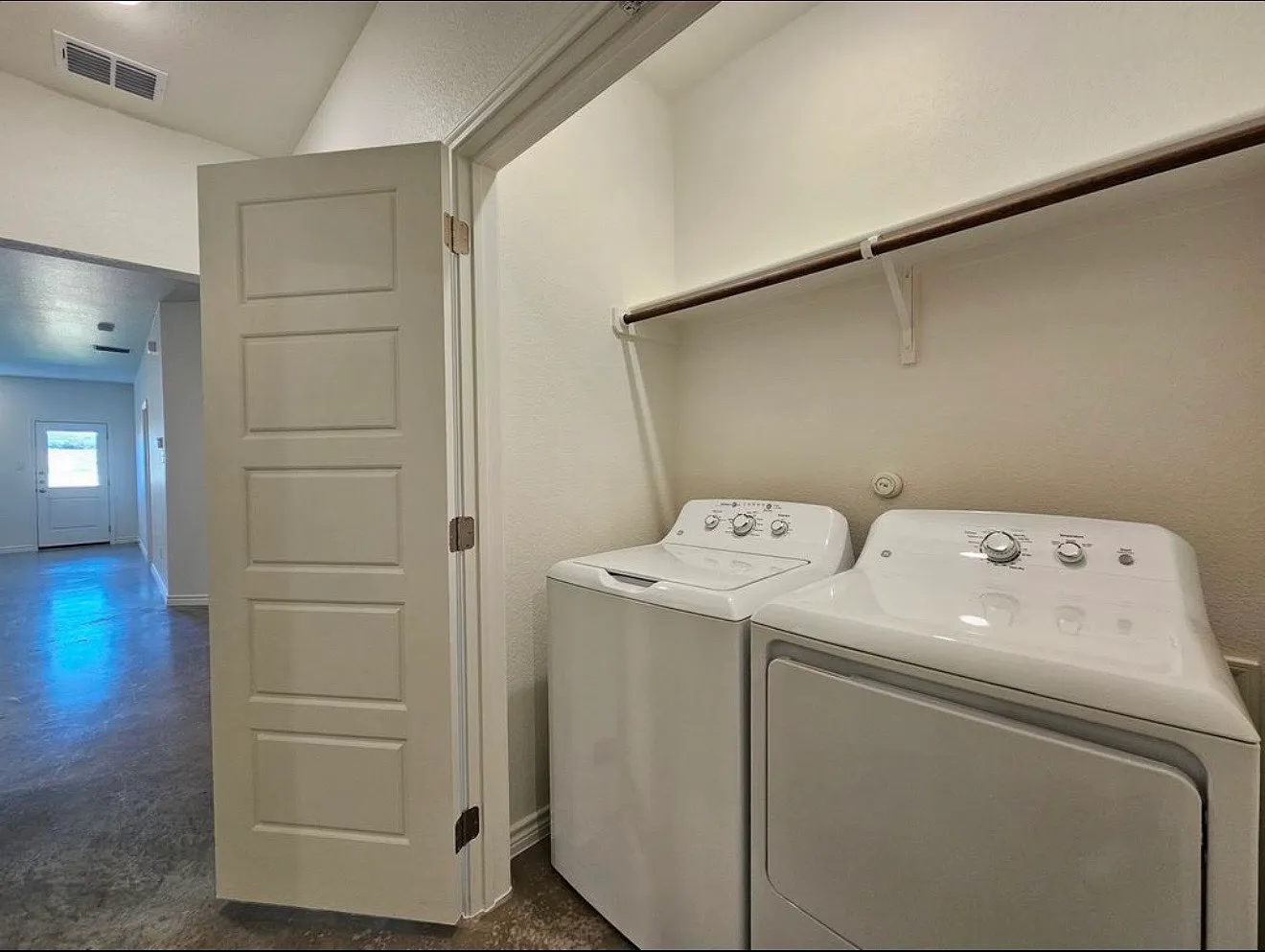 3 bed, 1200 sqft, $1,400 — Photo 4