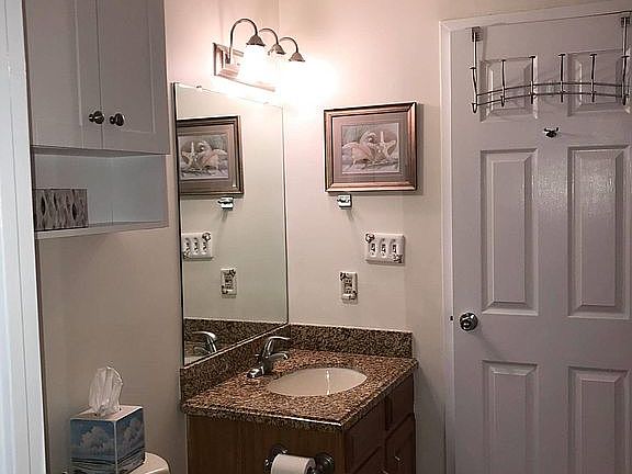 4th image of 715 Plymouth Place Legacy #205