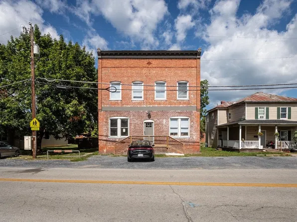 253 N Augusta Ave, Waynesboro, VA 22980