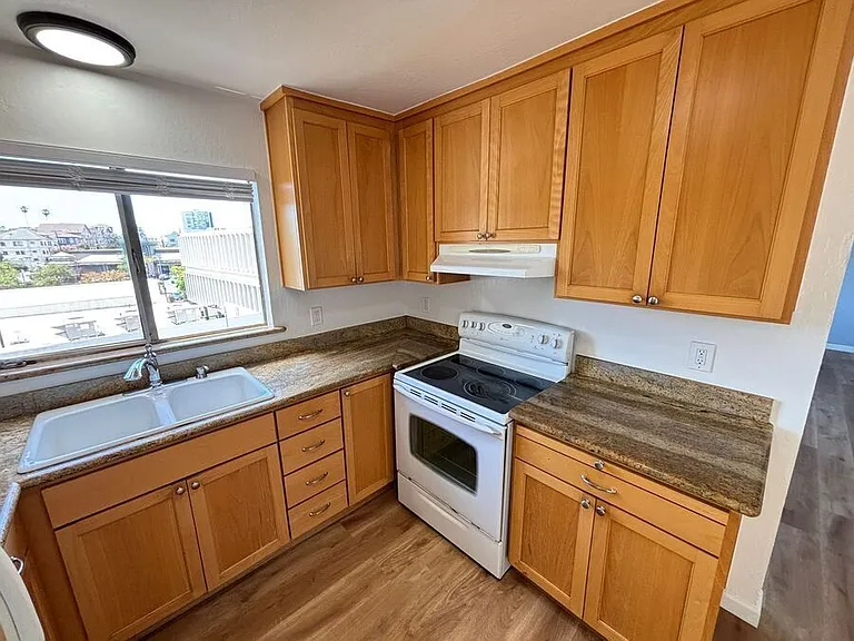210 Athol Ave #10 — Photo 8