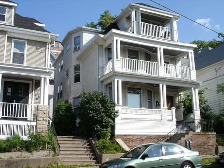 219 E Mifflin St — Photo 1