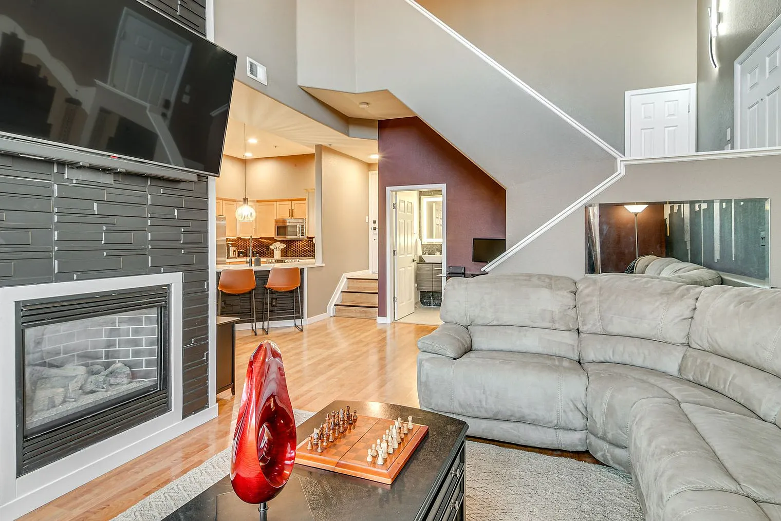 3 bed, 3.0 bath, 1463 sqft, $3,496 — Photo 3