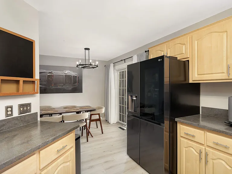 9523 Parkside Trl N — Photo 2