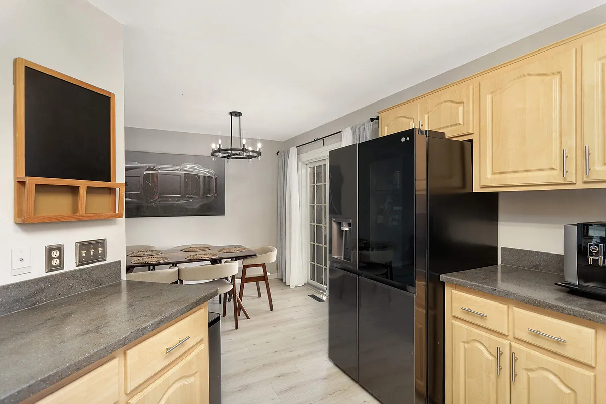 Building Photo - 9523 Parkside Trl N