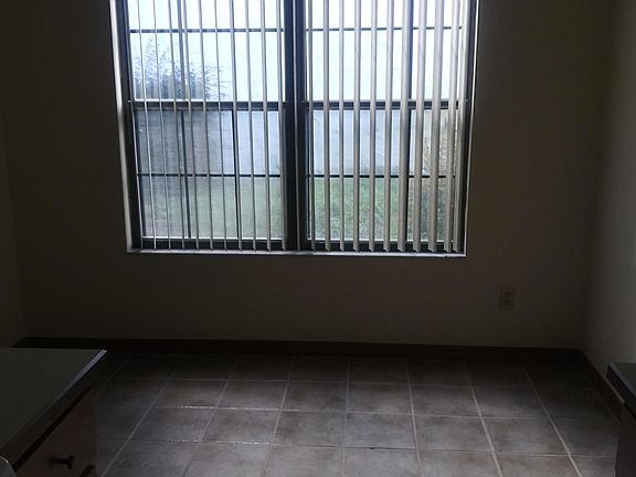 5th image of 840 Center Ave #550