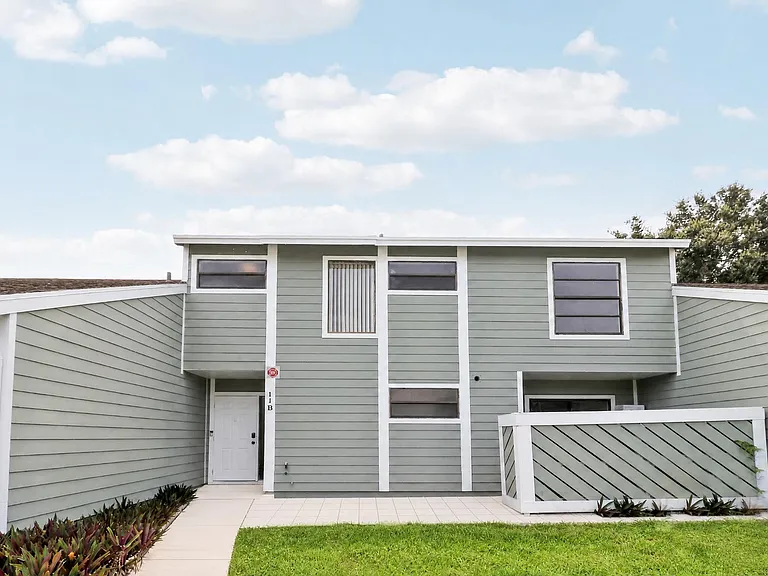202 Lakewood Dr — Photo 12