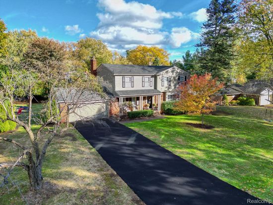 7005 Cathedral Dr, Bloomfield Hills, MI 48301
