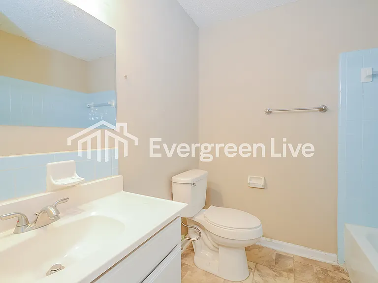 204 Leewood Cir — Photo 6