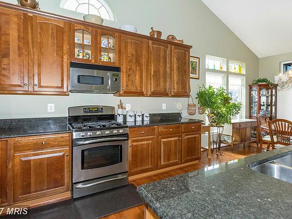 4th image of 10603 Victorian Ave #55