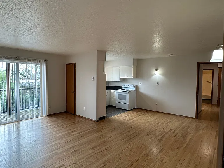 4540 SW Dogwood Ln — Photo 2