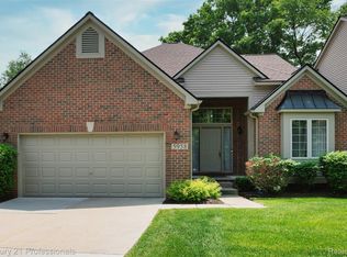 5958 Lochmore Dr, Commerce Township, MI