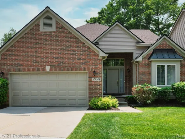 5958 Lochmore Dr, Commerce Township, MI 48382