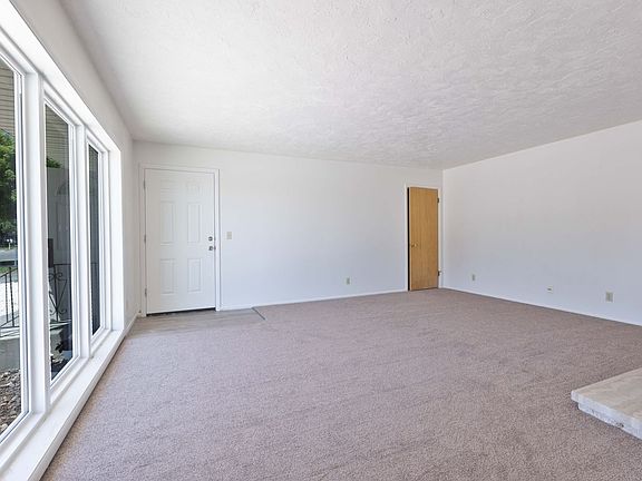 5th image of 724 Saturn Ave #5-8