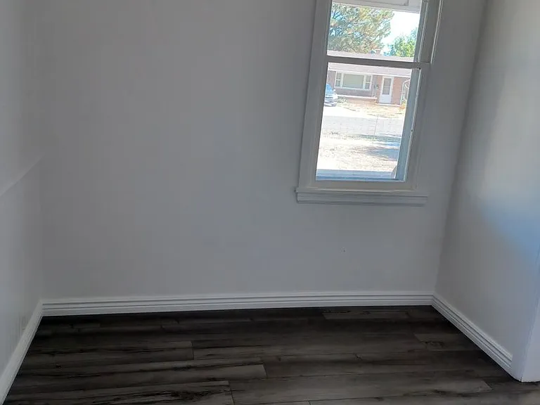 335 S 5 E — Photo 33