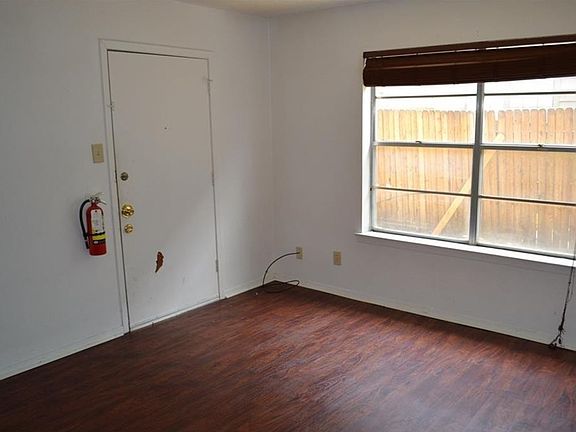 2nd image of 1107 N Locust St APT 2