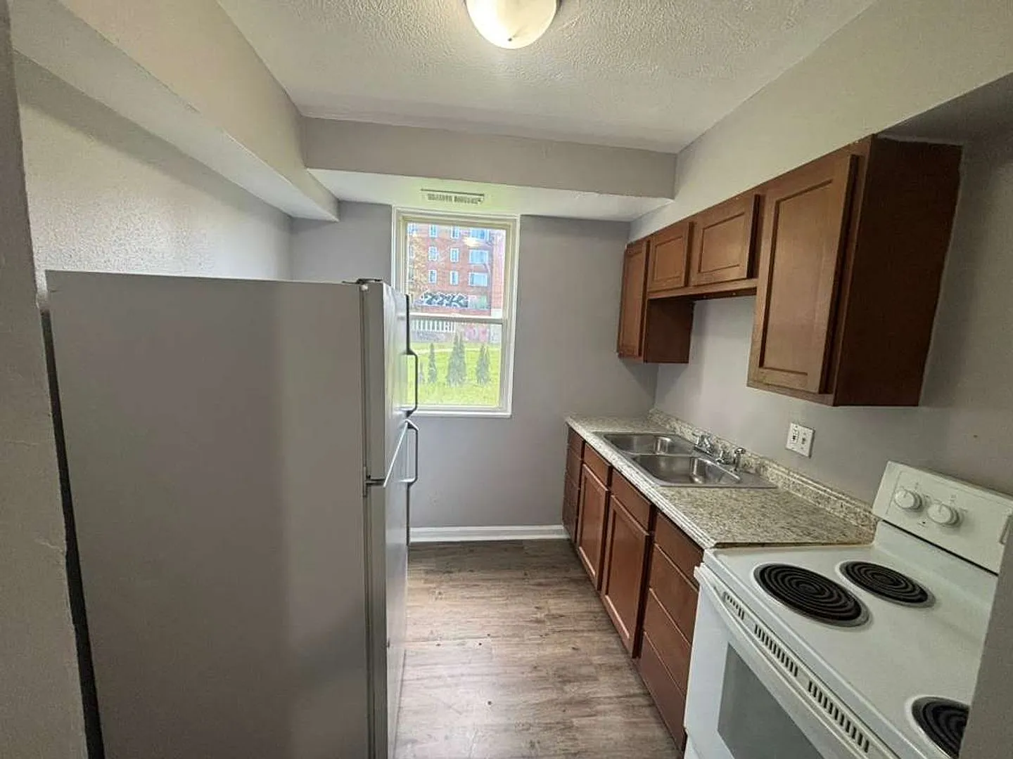 65 Superior — Photo 2