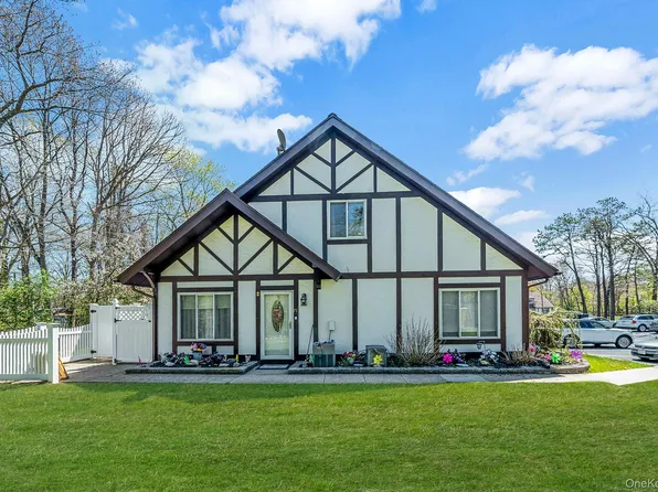 71 Crystal Rock Court, Middle Island, NY 11953