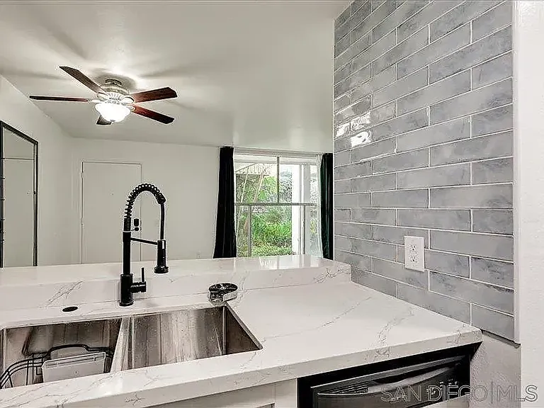 1124 Eureka St #17 — Photo 11