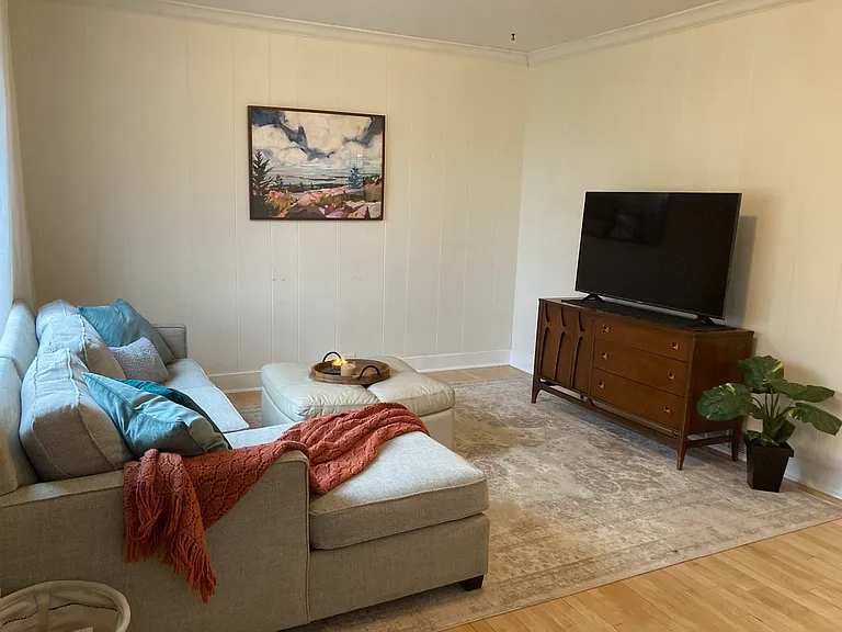 1036 S Lake Ave — Photo 3
