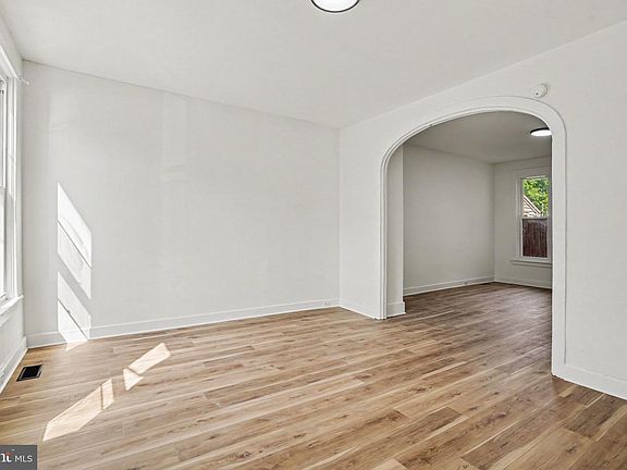 5th image of 216 W Allen St