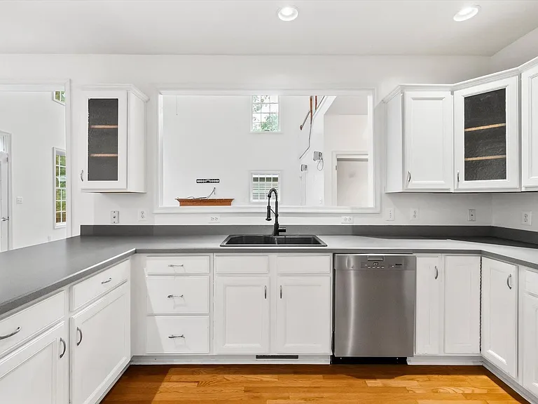 4107 Lakeview Pkwy — Photo 12