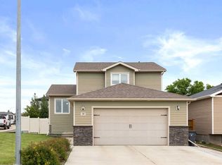 28 S Ranchview Way NE, Medicine Hat, AB T1C0G3