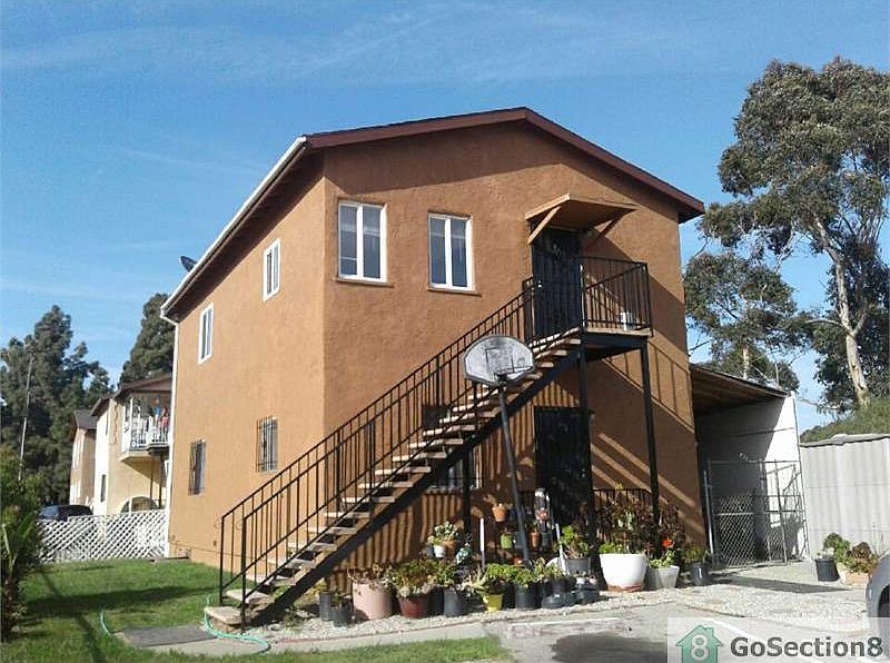 1st image of 12120 S Figueroa St