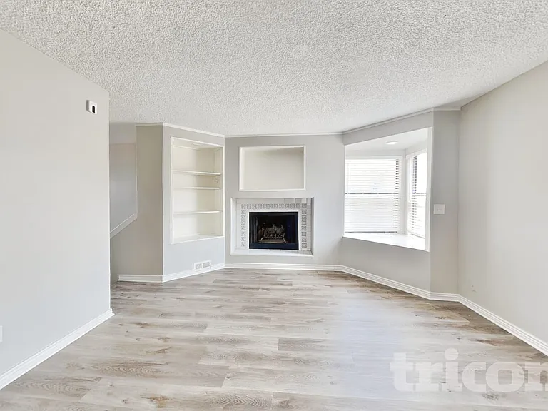 1164 Lewiston St — Photo 2