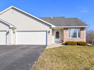 459 Fox Ln, Walworth, WI 53184