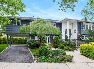 2370 Wallen Ln, Bellmore, NY 11710