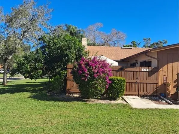 5643 Foxlake Dr, North Fort Myers, FL 33917
