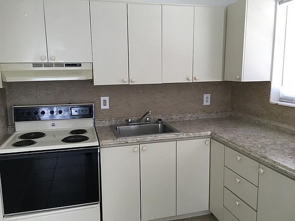 5th image of 835 Tequesta St APT 1
