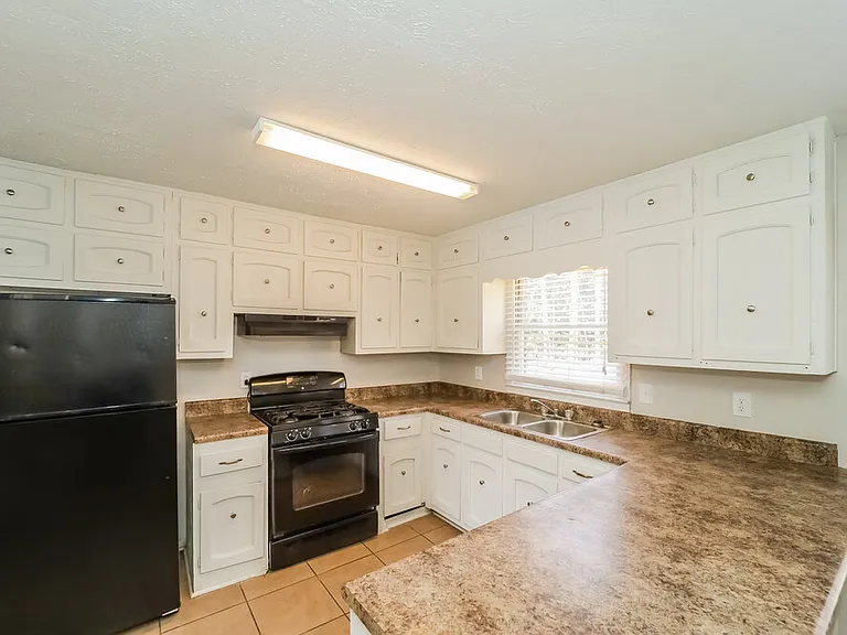 970 Kathryn Ct — Photo 7