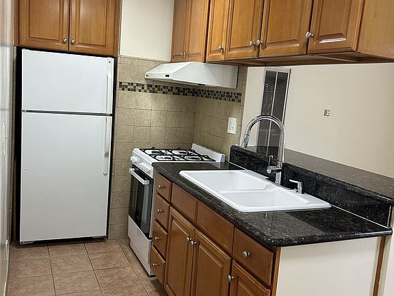 5th image of 901-905 Centennial St #905-01