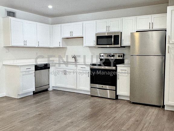 2nd image of 5010 San Jacinto St #204