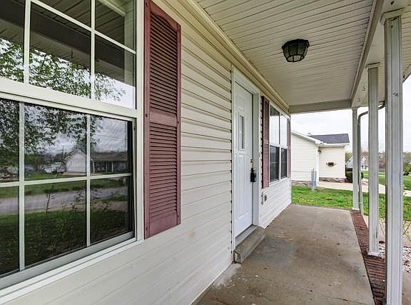 2nd image of 1042 Bush Ave