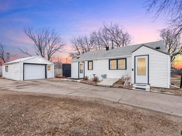 1107 N Kiwanis Ave, Sioux Falls, SD 57104