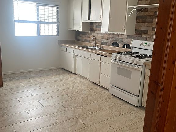 2nd image of 11544 Moorpark St APT 2