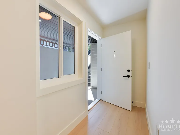 11004 78th Ave #BASEMENT — Photo 3