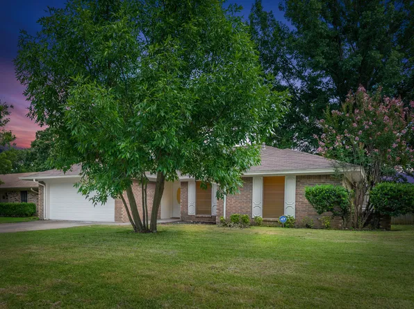 2901 Panhandle Dr, Grapevine, TX 76051