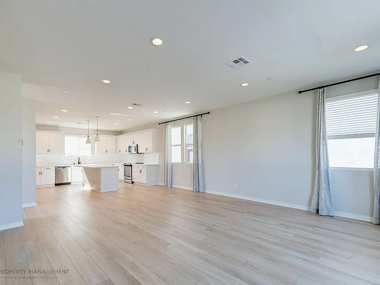 10910 Scottsbluff Dr — Photo 4