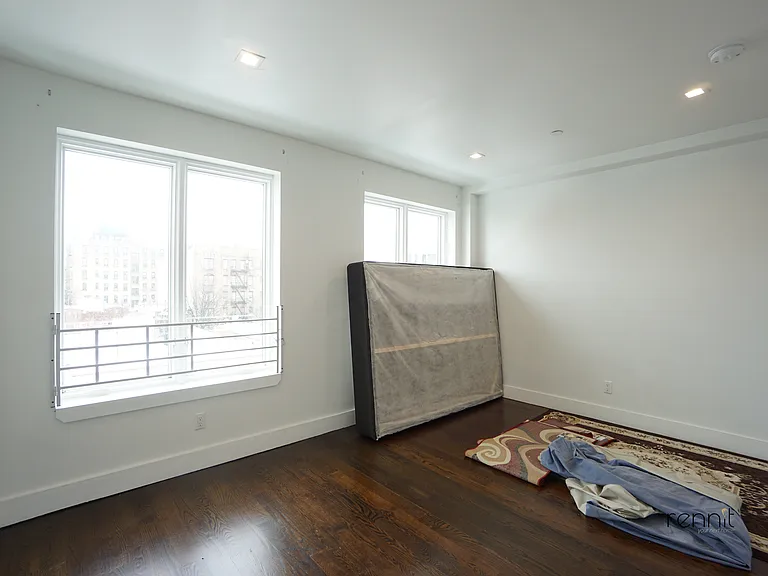 1031 Montgomery St #4R — Photo 20