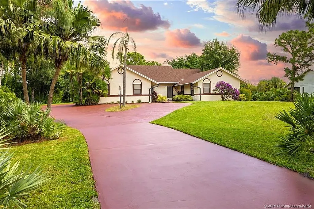 Building Photo - 5361 SW Windward Way