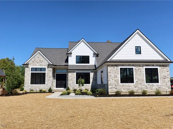 31404 Bur Oak Dr, Westlake, OH 44145