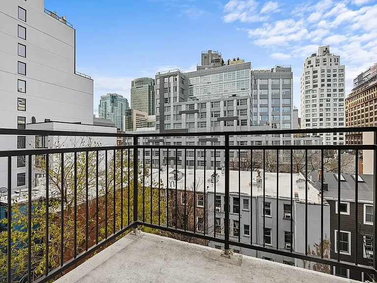 260 Gold St #421 — Photo 3