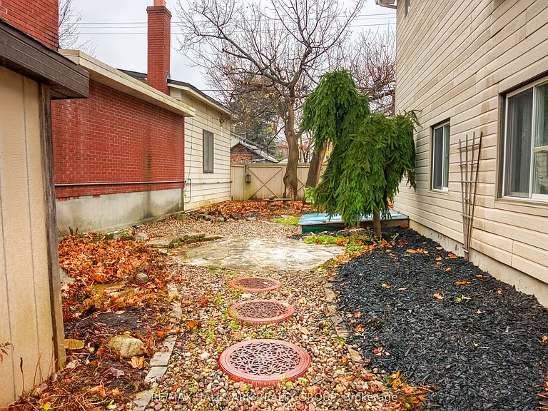1-272 Royal Ave #1 — Photo 15