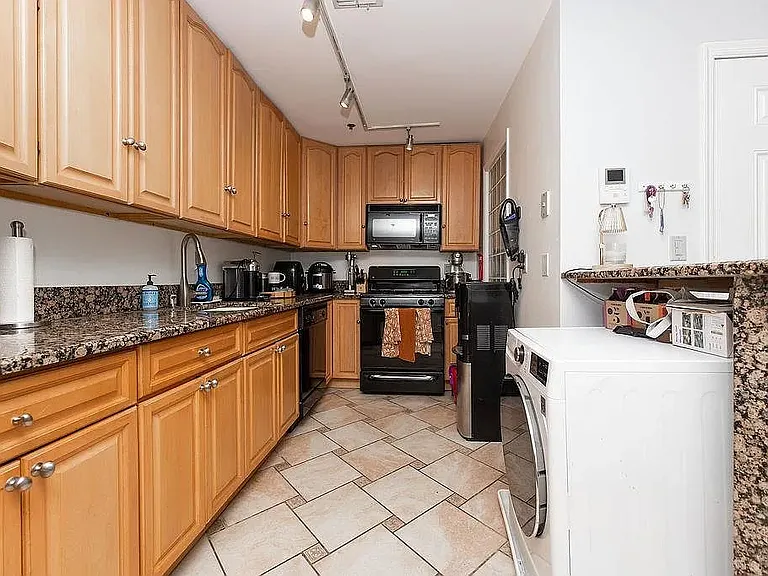 354 3rd St #3 — Photo 4
