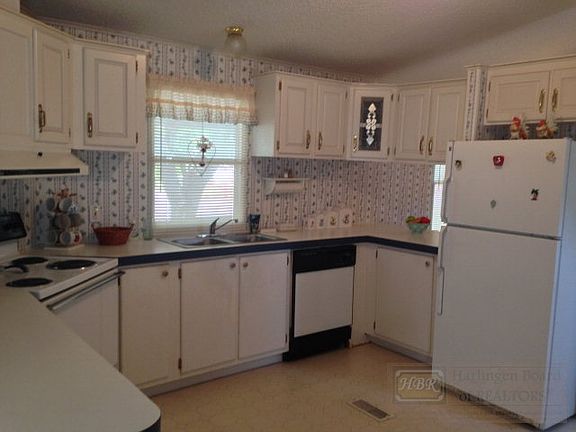 3rd image of 612 Hibiscus St
